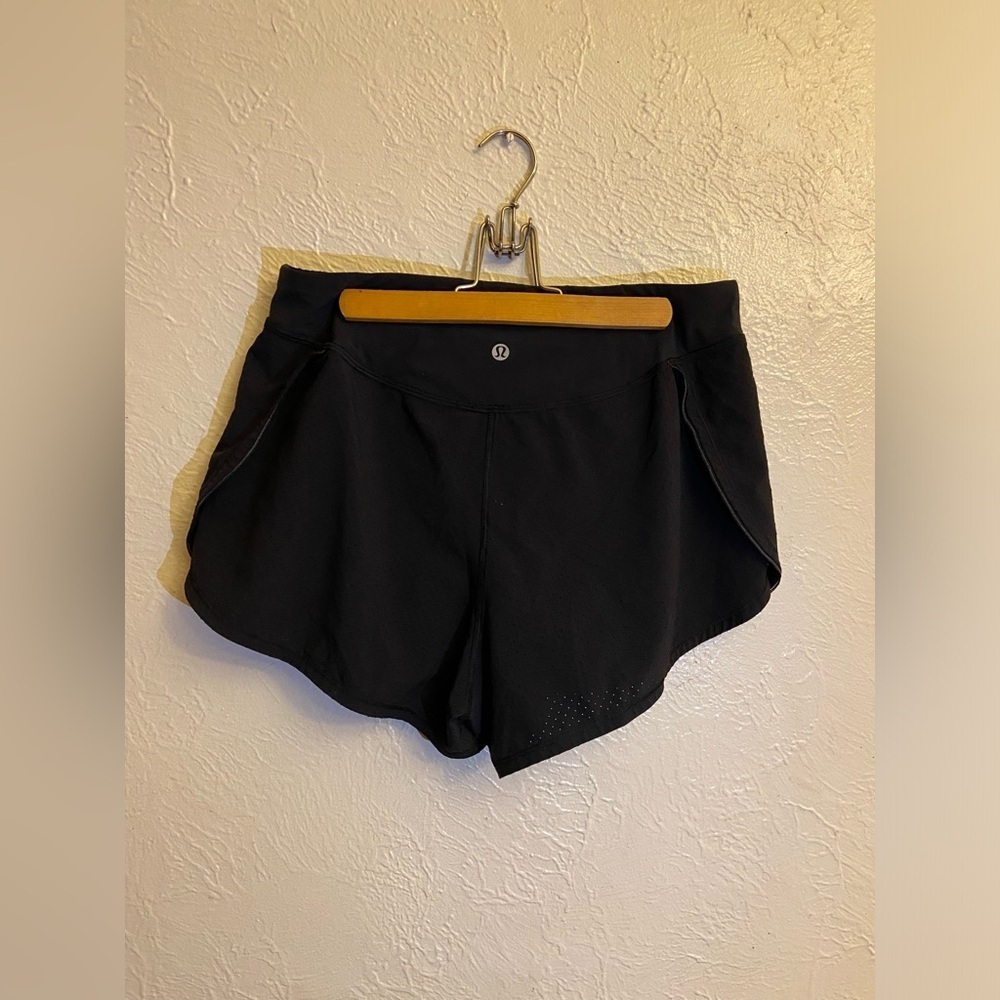 Lululemon short - Picture 4 of 9